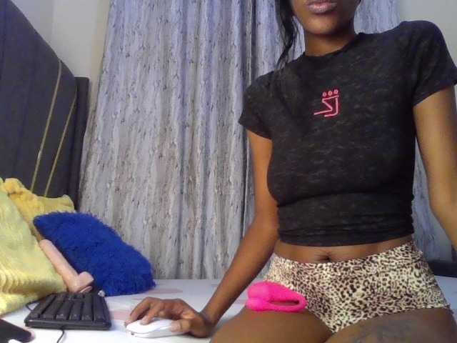 Fl0werssxoxo live cam on BongaCams