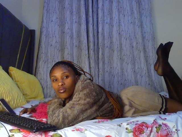 Fl0werssxoxo live cam on BongaCams