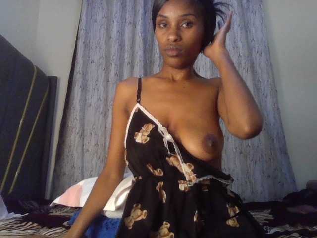 Fl0werssxoxo live webcam show