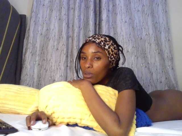 Fl0werssxoxo live cam on BongaCams