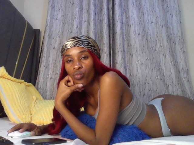 Fl0werssxoxo live cam on BongaCams