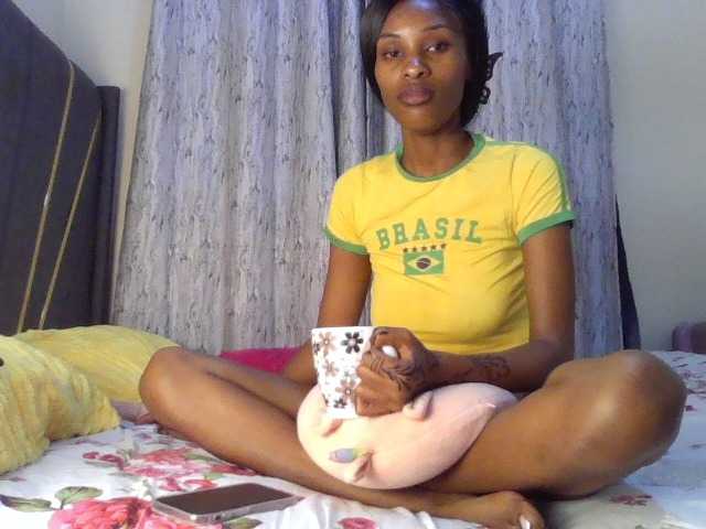 Fl0werssxoxo live cam on BongaCams