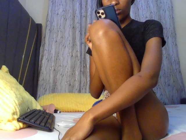 Fl0werssxoxo live cam on BongaCams