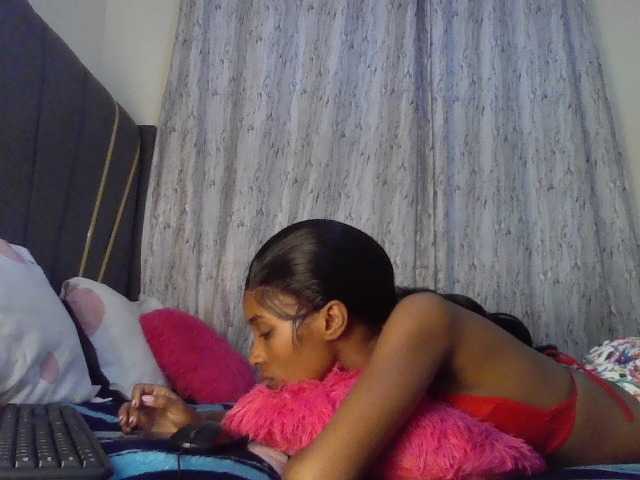 Fl0werssxoxo's BongaCams show and profile