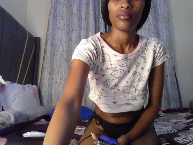 Fl0werssxoxo live cam on BongaCams