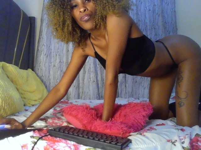 Fl0werssxoxo live cam on BongaCams