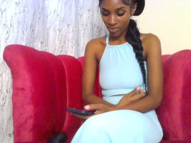 Fl0werssxoxo's BongaCams show and profile