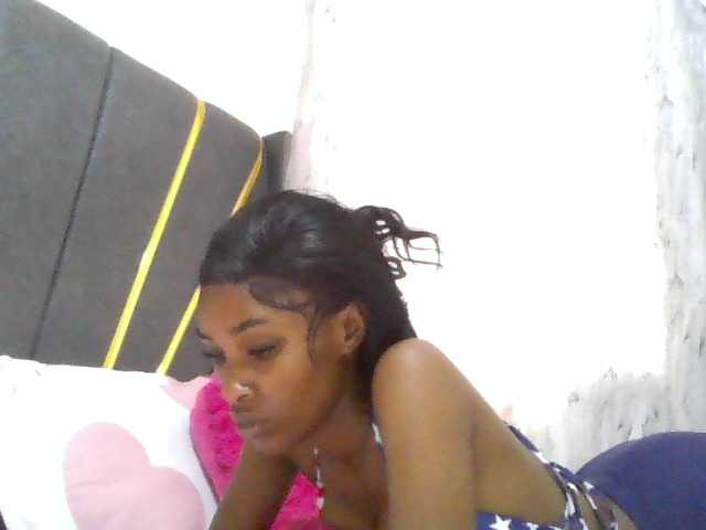 Fl0werssxoxo Live Cam and Statistics on UnifiedCams