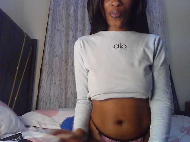Fl0werssxoxo live webcam show