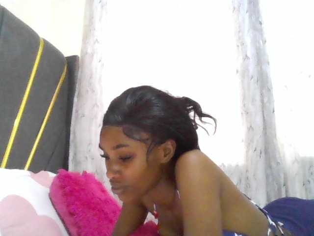 Fl0werssxoxo's BongaCams show and profile