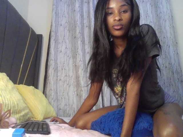 Fl0werssxoxo live cam on BongaCams