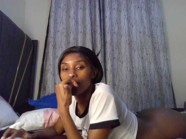 Fl0werssxoxo live cam on BongaCams