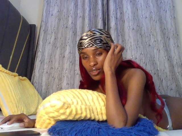 Fl0werssxoxo live cam on BongaCams