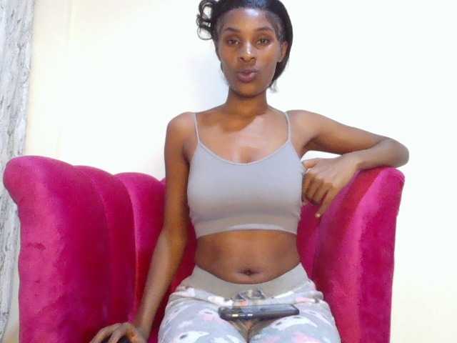 Fl0werssxoxo webcam bongacams model stream image