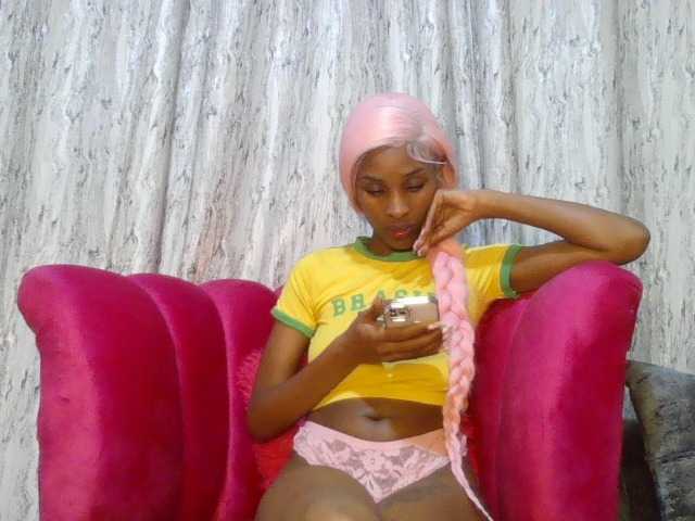 Fl0werssxoxo live webcam show