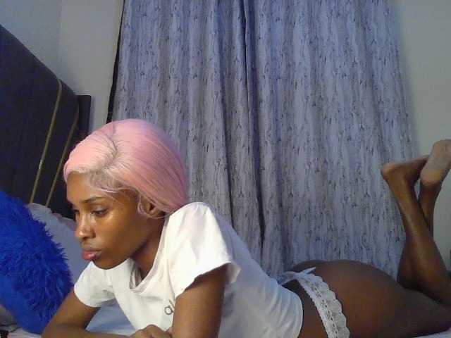 Fl0werssxoxo live cam on BongaCams