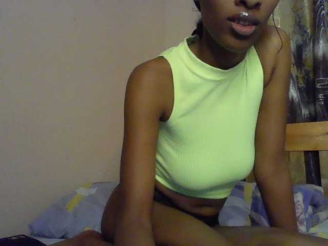 Fl0werssxoxo live cam on BongaCams