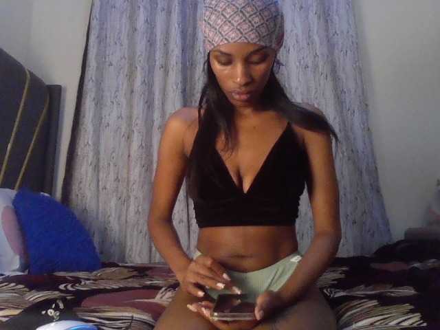 Fl0werssxoxo live webcam show