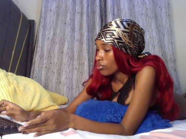 Fl0werssxoxo live cam on BongaCams
