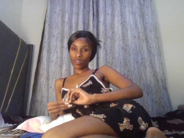 Fl0werssxoxo live webcam show