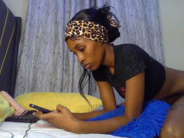 Fl0werssxoxo live cam on BongaCams
