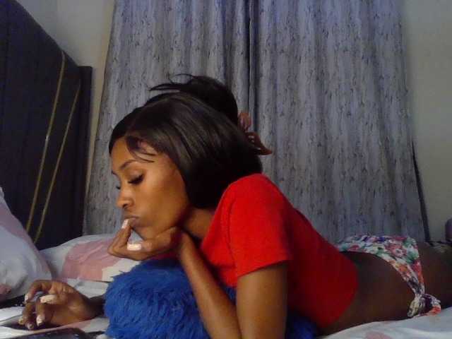 Fl0werssxoxo live cam on BongaCams