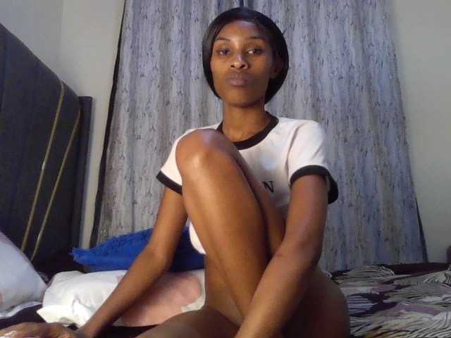 Fl0werssxoxo live cam on BongaCams