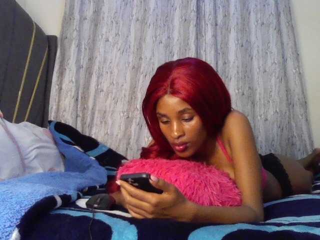 le modèle Fl0werssxoxo est en webcam porno dans un show sur le site bongacams, il possède les tags suivants: Ebony,Blonde,Trimmed