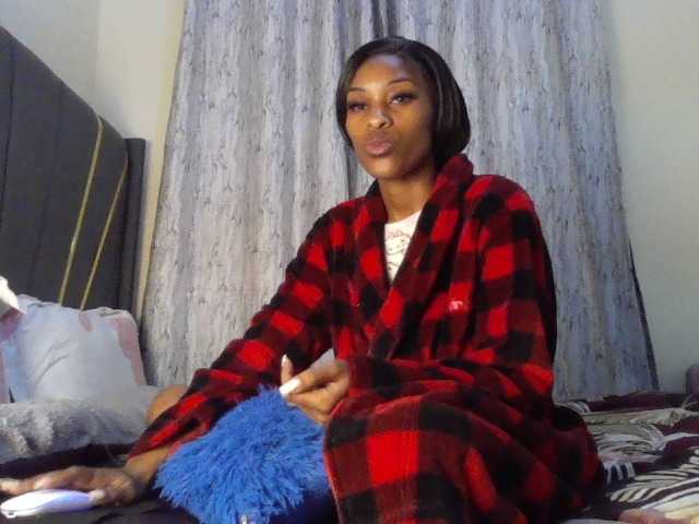 Fl0werssxoxo live cam on BongaCams