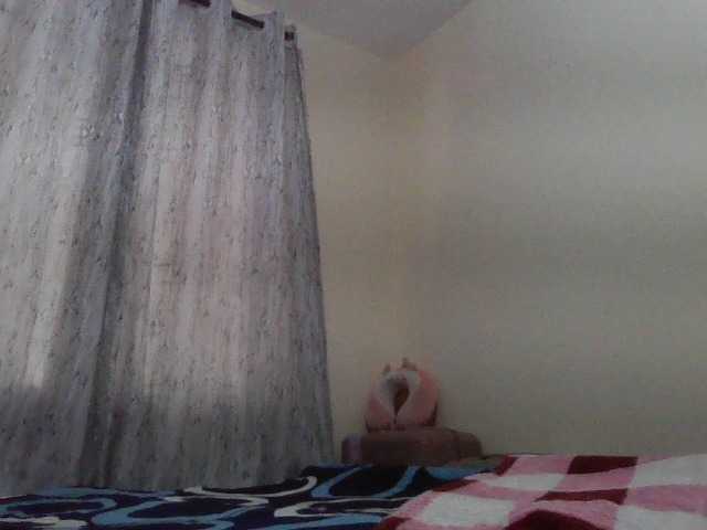 Fl0werssxoxo's BongaCams show and profile