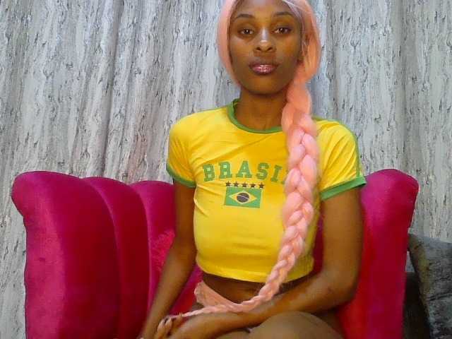 Fl0werssxoxo live cam on BongaCams