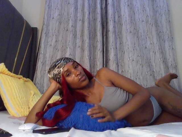 Fl0werssxoxo live cam on BongaCams