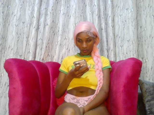 Fl0werssxoxo live cam on BongaCams