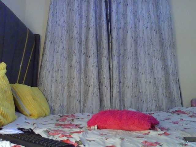le modèle Fl0werssxoxo est en webcam porno dans un show sur le site bongacams, il possède les tags suivants: Ebony,Brunette,Trimmed