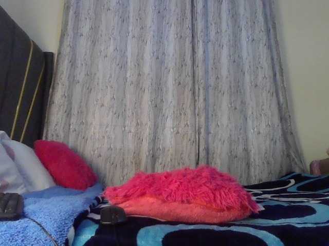 Fl0werssxoxo's BongaCams show and profile