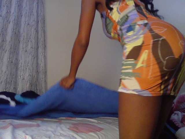 Fl0werssxoxo's BongaCams show and profile