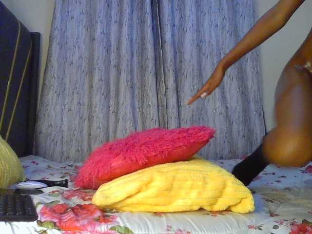 Fl0werssxoxo live cam on BongaCams