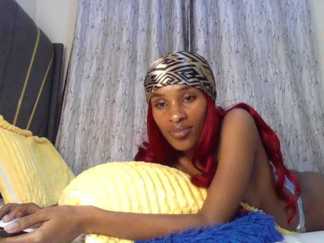 Fl0werssxoxo live cam on BongaCams
