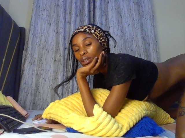 Fl0werssxoxo live cam on BongaCams