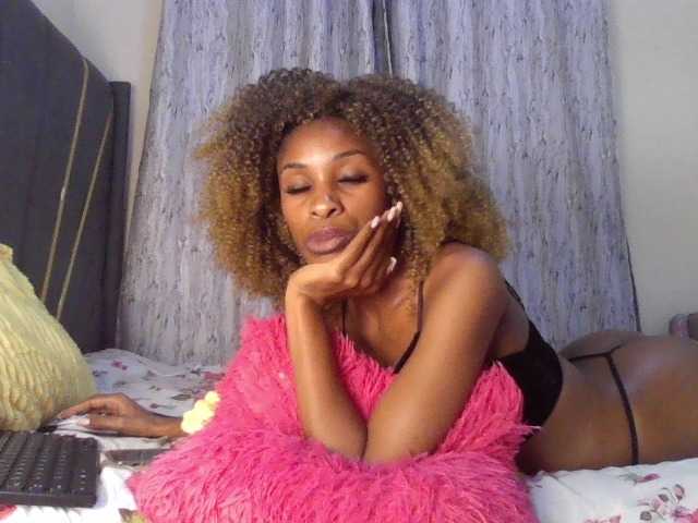 Fl0werssxoxo live cam on BongaCams