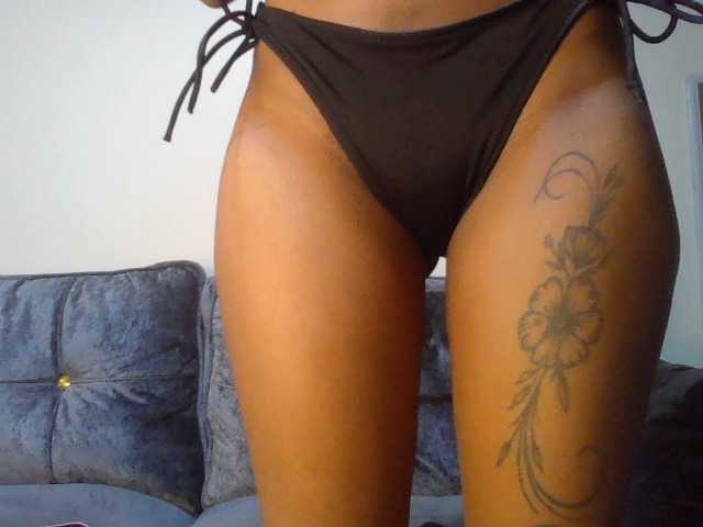 Fl0werssxoxo live cam on BongaCams
