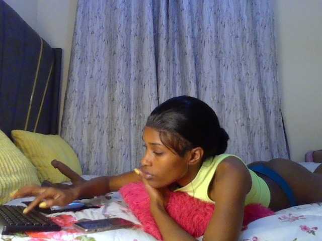 Fl0werssxoxo live cam on BongaCams