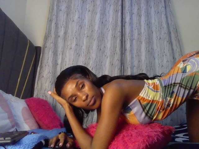 Fl0werssxoxo's BongaCams show and profile