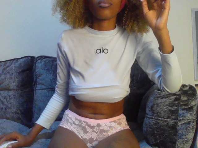 Fl0werssxoxo live cam on BongaCams