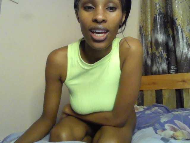 Fl0werssxoxo live cam on UnifiedCams