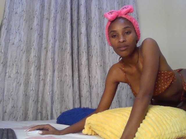 Fl0werssxoxo live cam on BongaCams