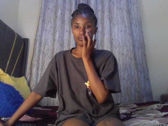 Fl0werssxoxo live cam on BongaCams