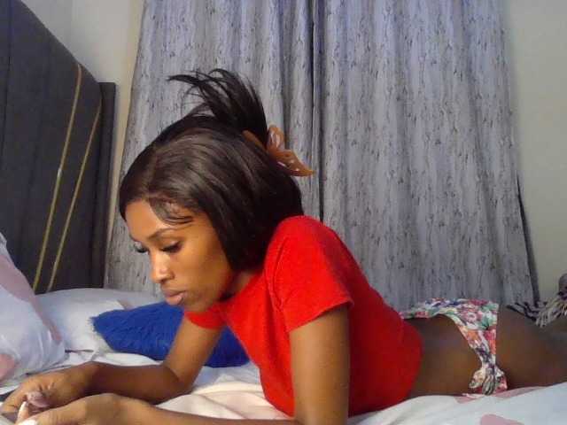 Fl0werssxoxo Live Cam pe BongaCams