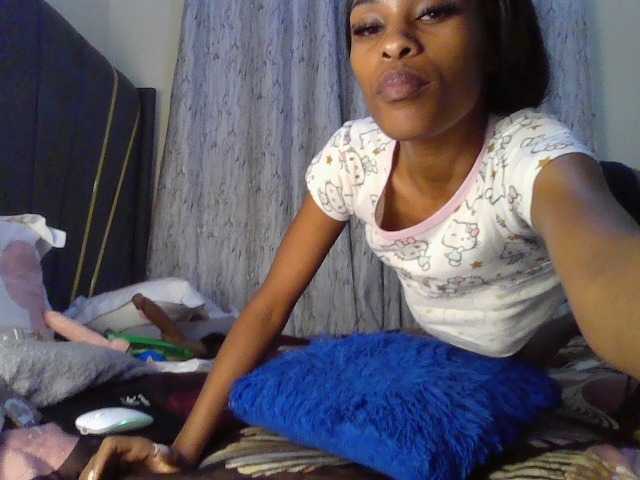 Fl0werssxoxo live cam on BongaCams