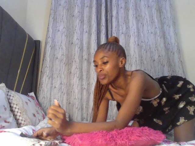 Fl0werssxoxo live cam on BongaCams